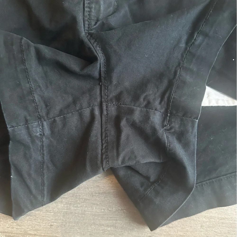 Old Navy chino shorts - black - size 2 - 3 inch inseam - Picture 4 of 5